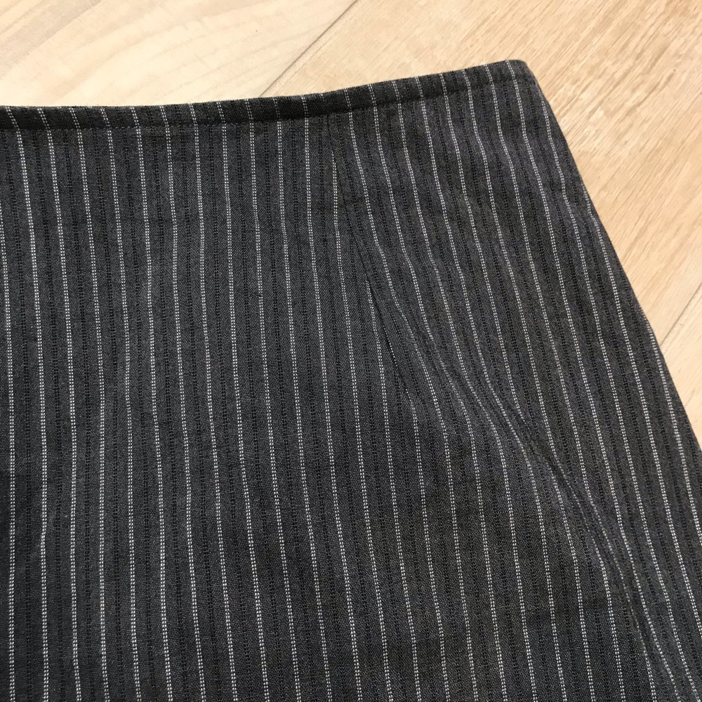 Grey pinstripe skirt - Picture 2 of 3